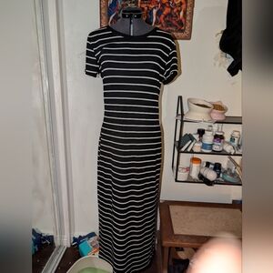 Chic Striped Midi Dress in Black and White